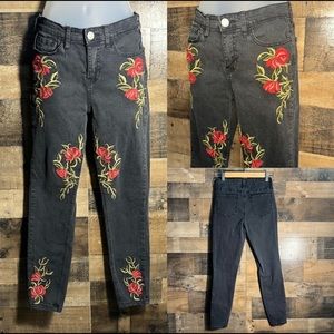 🟣Vanilla Star High Rise Skinny Rose Embroidered Jeans